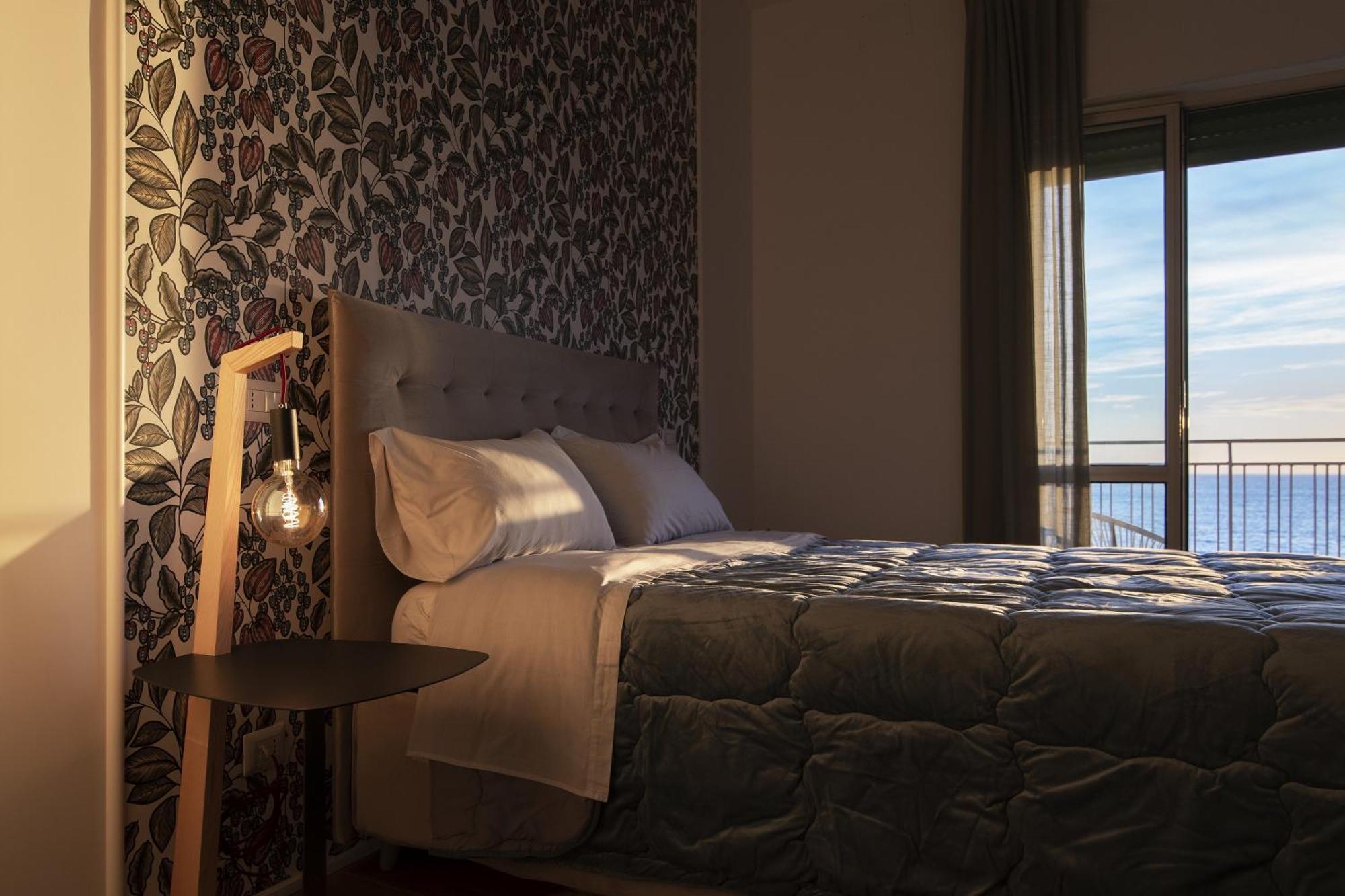 Cas' A Mare - Beachfront Luxury Suites Salerno Exterior photo