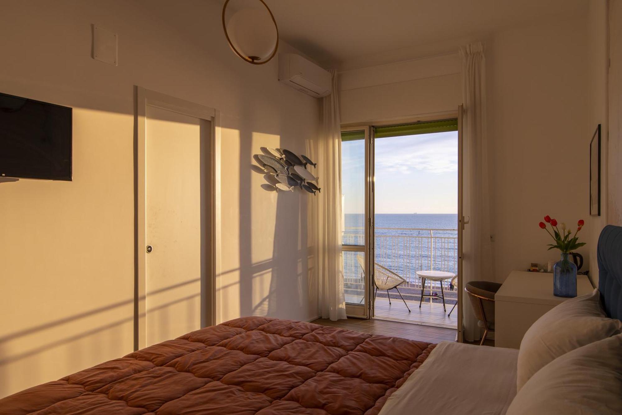 Cas' A Mare - Beachfront Luxury Suites Salerno Exterior photo