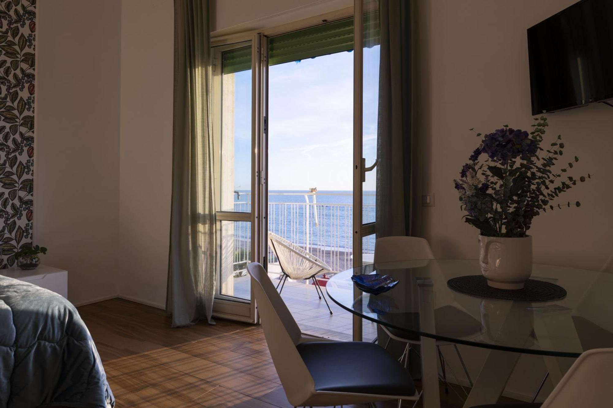 Cas' A Mare - Beachfront Luxury Suites Salerno Exterior photo