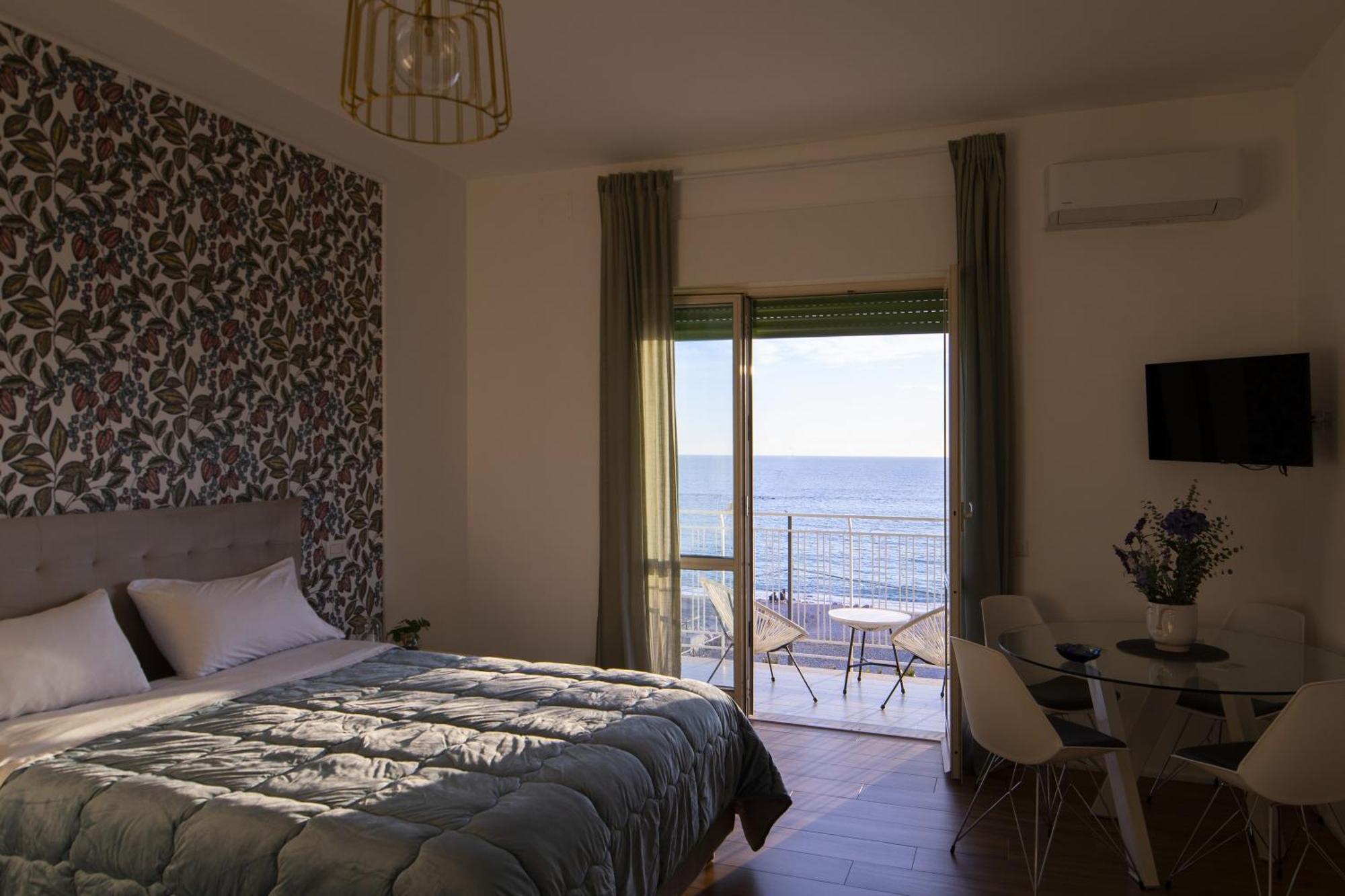 Cas' A Mare - Beachfront Luxury Suites Salerno Exterior photo