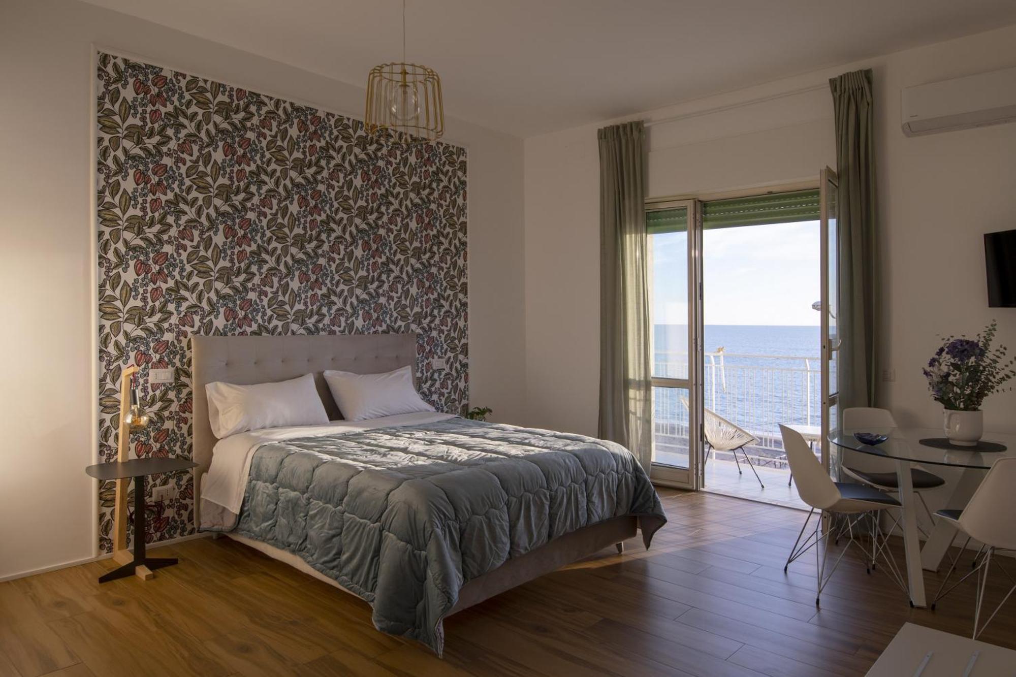 Cas' A Mare - Beachfront Luxury Suites Salerno Exterior photo